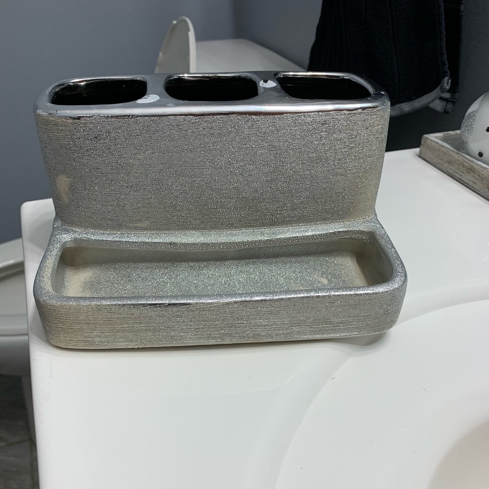 Bebe toothbrush holder